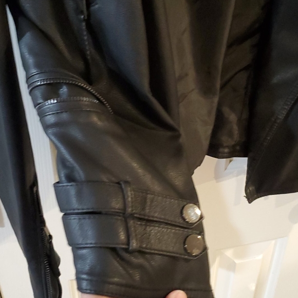 BLACK JACKET - Picture 4 of 12